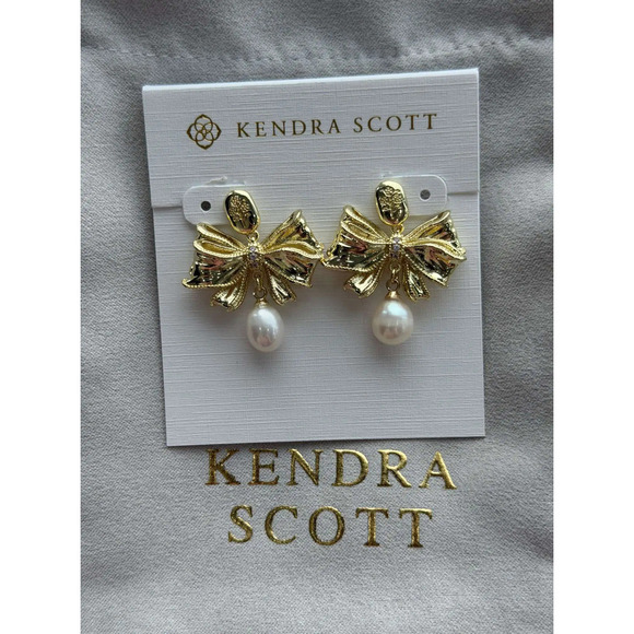 Kendra Scott Jewelry - Kendra Scott bow pearl earrings